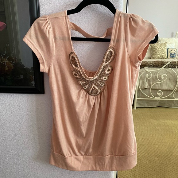 Women’s Light Peach Beaded Embellished Short Sleeve Top Size Medium - Picture 3 of 7